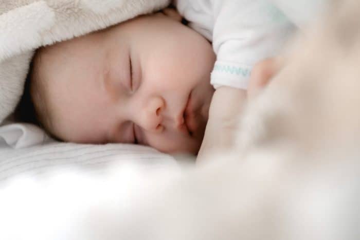 settling-your-newborn-baby-down-to-sleep-whoobly